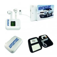 POWER BANK AND WIRELESS TWS EARPHONES IN A ZIPPER POUCH